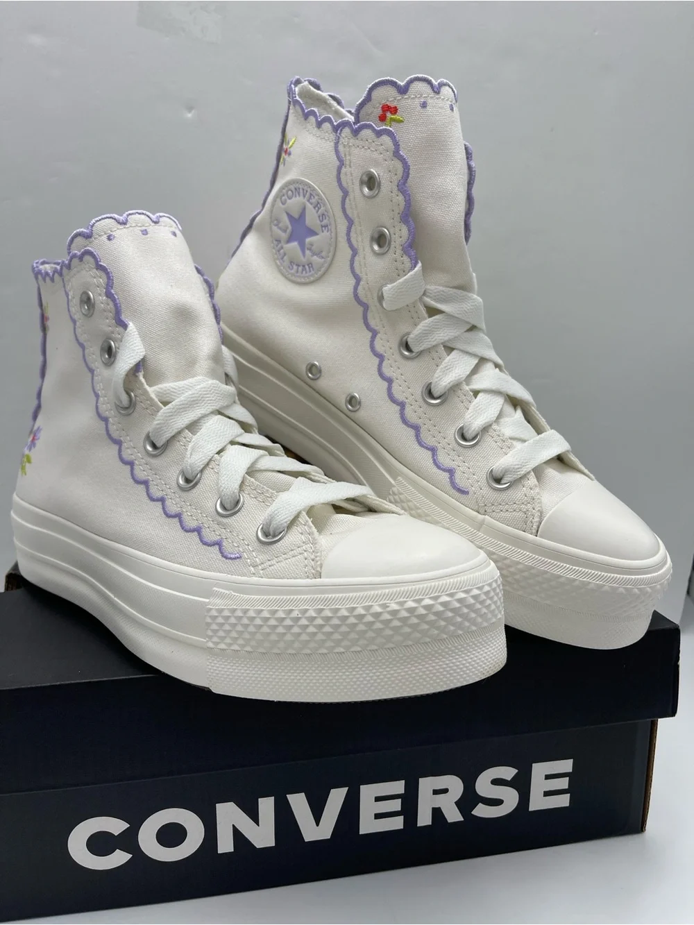 Converse CTAS LIFT HI VINTAGE WHITE/VIOLET HEAT Platform Sneakers Lavender Trim